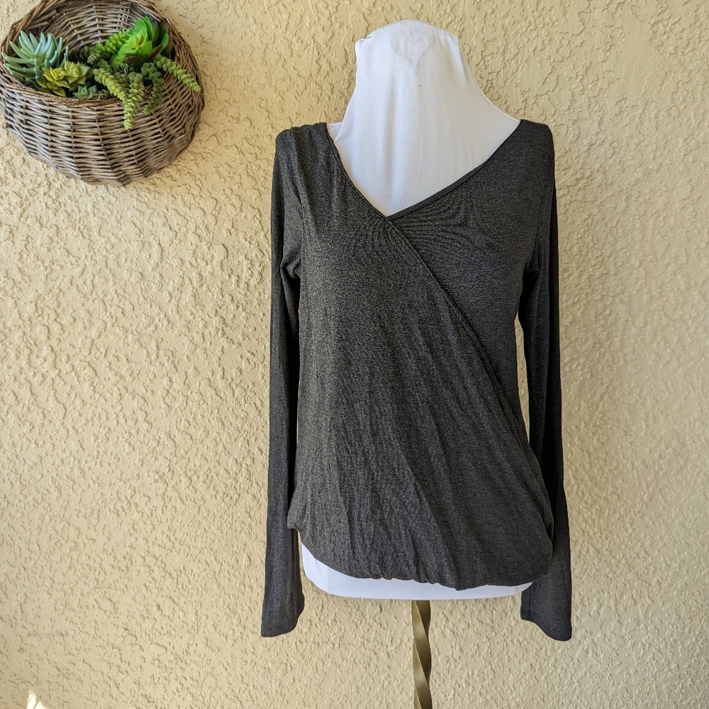 Betabrand NWT‎ criss cross shirt gray